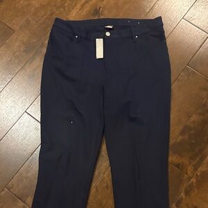 Chicos size 2.5 straight leg Navy Blue Pants